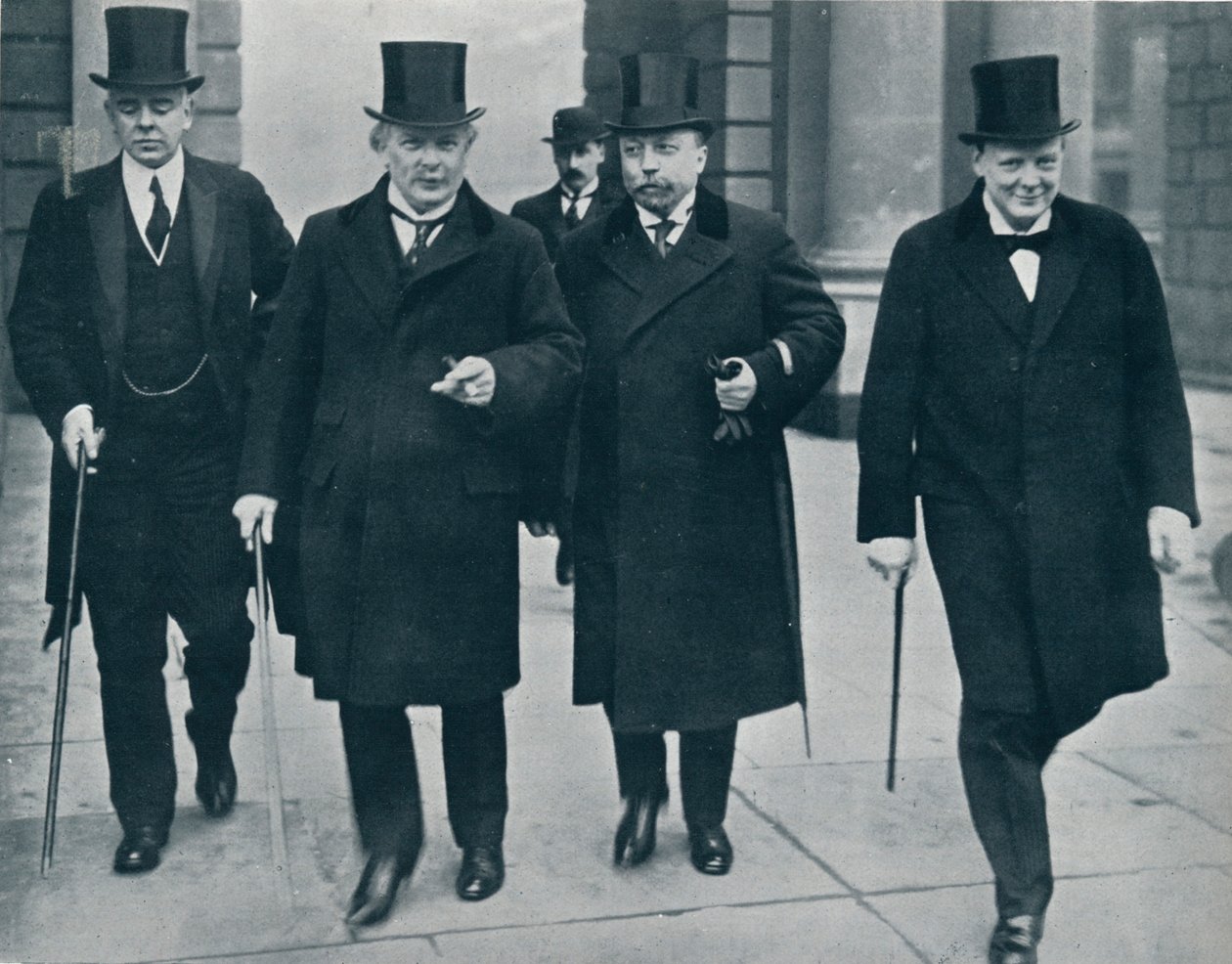 英国英格兰财政大臣：巴克（M. Bark）前往下议院，1914年 作者 不明