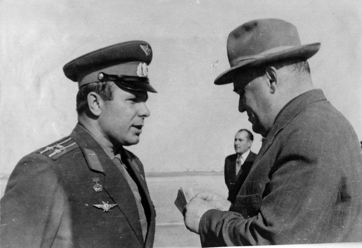 俄罗斯宇航员尤里·加加林（Yuri Gagarin）和火箭工程师谢尔盖·科罗廖夫（Sergey Korolyov），1961年 作者 不明