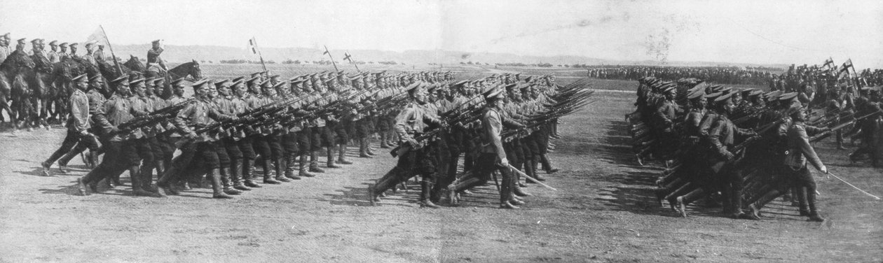 1914年7月22日，法国总统雷蒙德·庞加莱斯（Raymond Poincares）访问俄罗斯期间，俄罗斯军队阅兵。 作者 不明