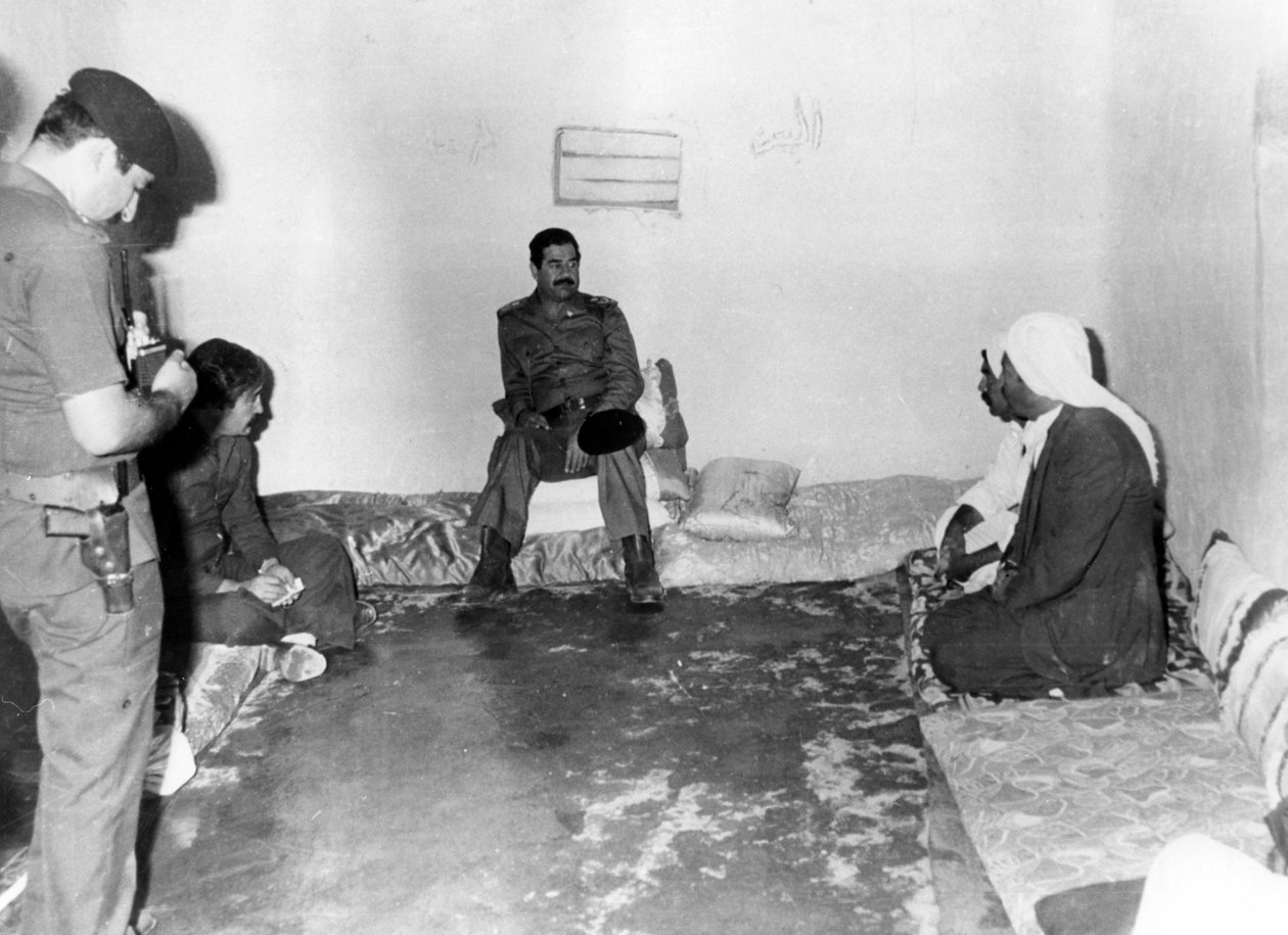 萨达姆·侯赛因（Saddam Hussein）1987年访问伊拉克巴士拉的一所农舍 作者 不明