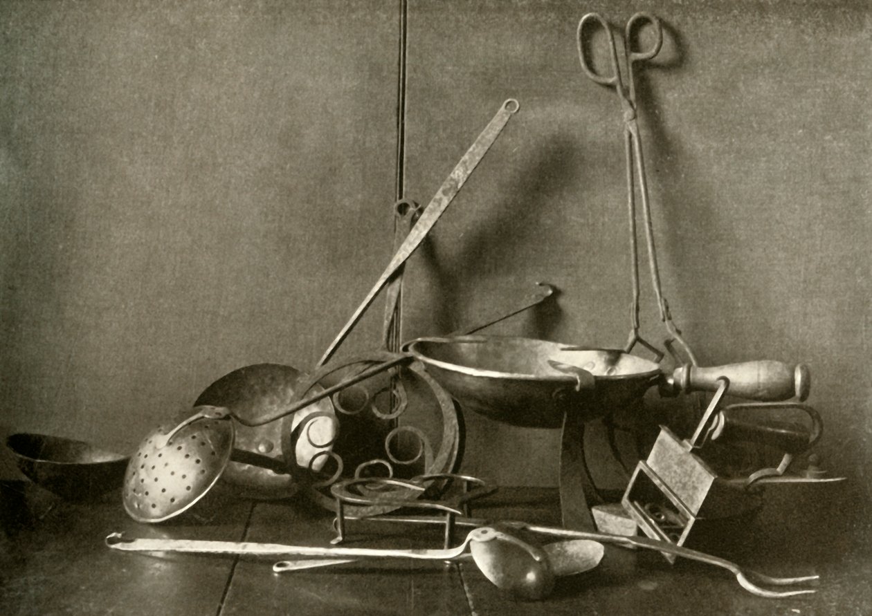 萨迪龙（Sadiron），钳子，撇渣器，叉子，三角架和铜砧板，约于18世纪，1937年。 作者 不明