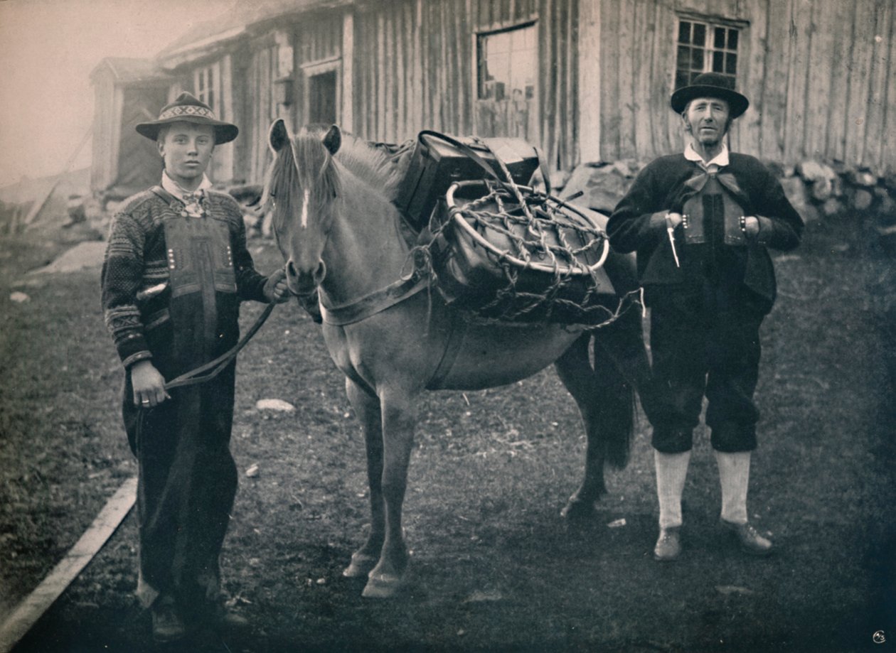 Saetersdalen高地人与Pack-Horse，1914年。 作者 不明