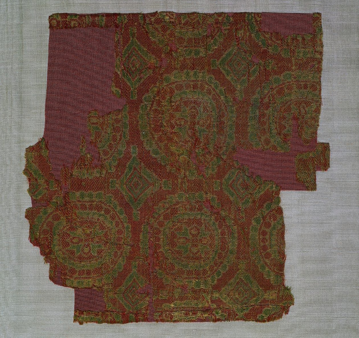 萨米特人与玫瑰花结轮，700-800年代。 作者 不明