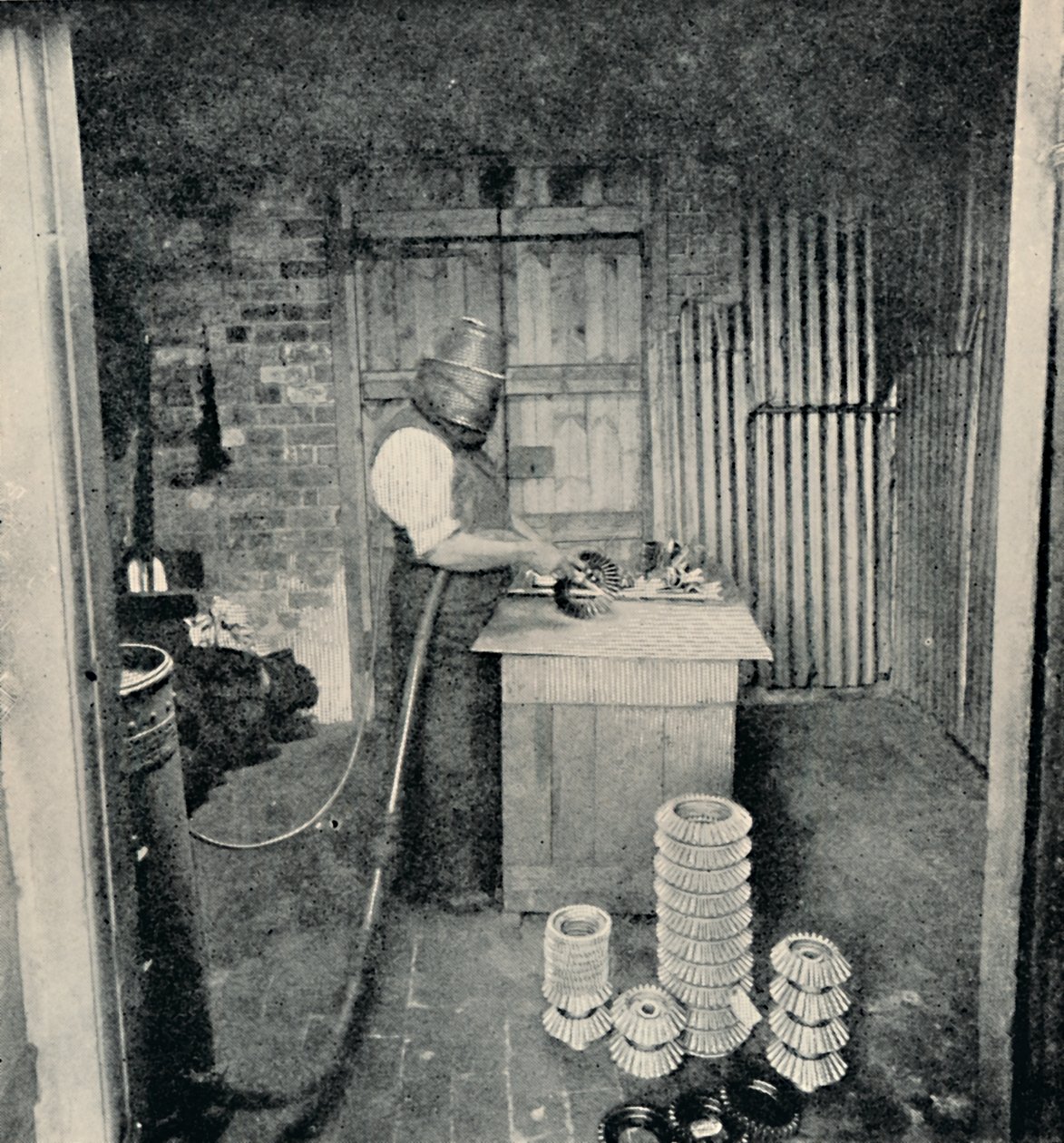 喷砂齿轮，c1917 作者 不明
