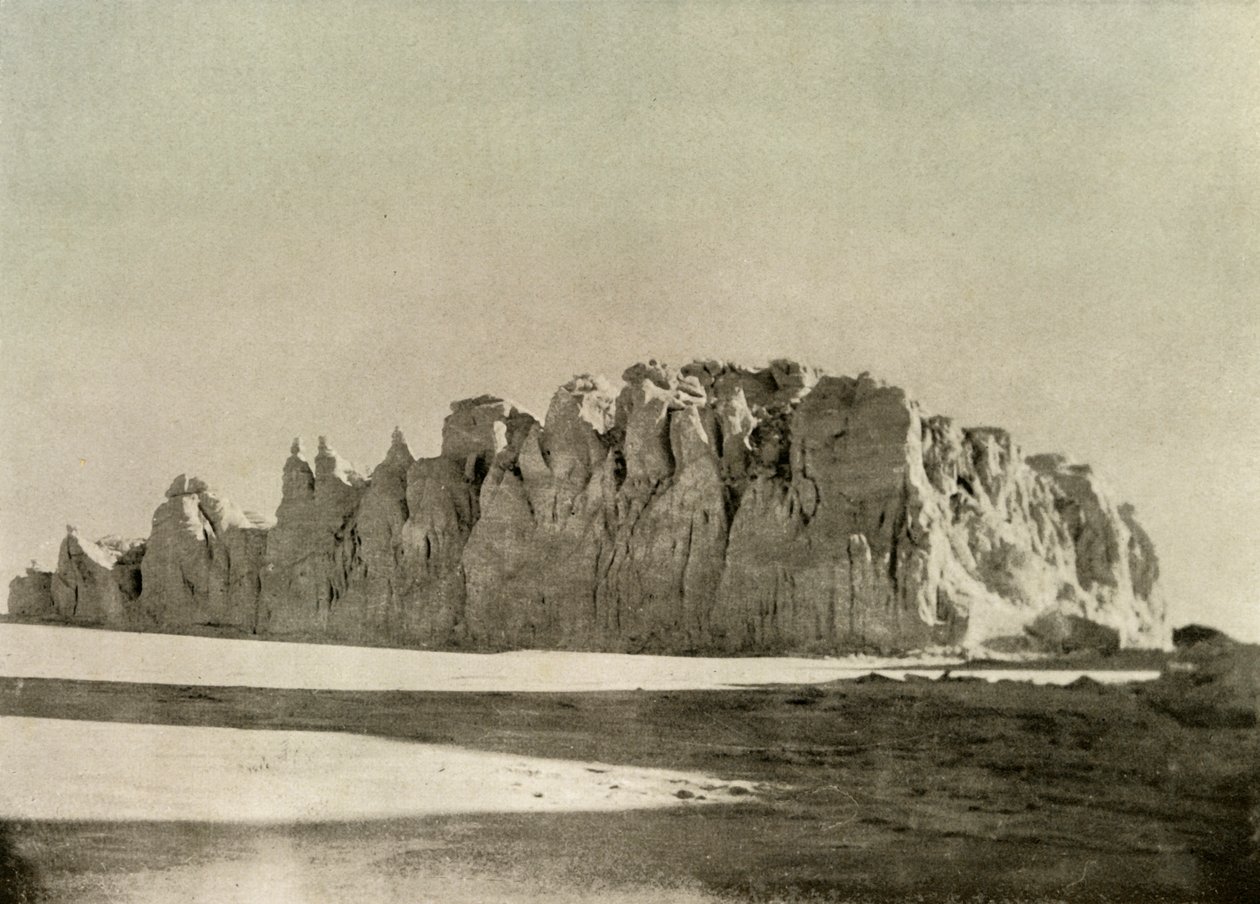 1909年，罗斯岛，开普恩伯恩角以南的锯齿状冰川边缘，摄于1909年。 作者 不明