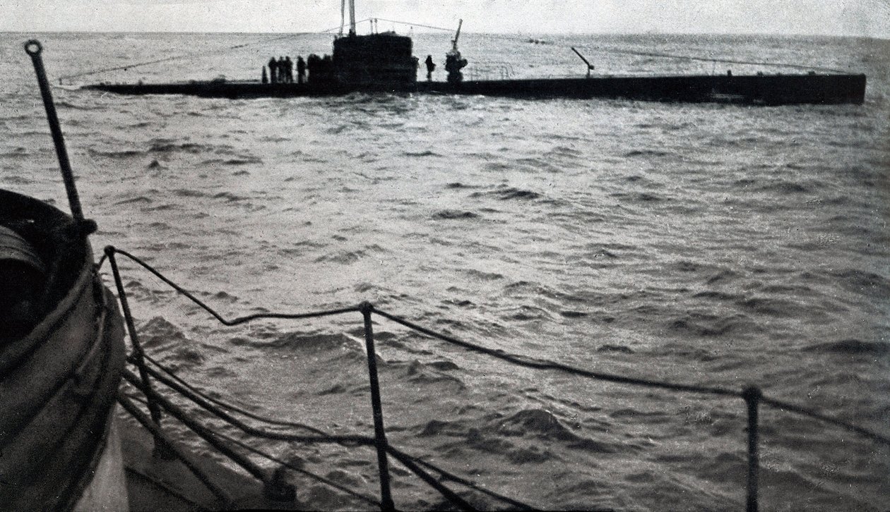 Shipwreck of the Republican submarine B6, August 1936 (b/w photo) 作者 不明