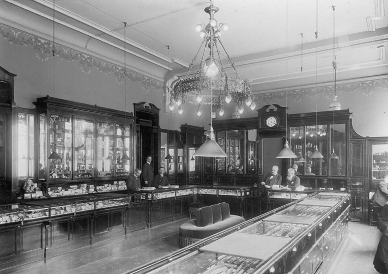 1910年，俄罗斯圣彼得堡法贝热之家的商店 作者 不明