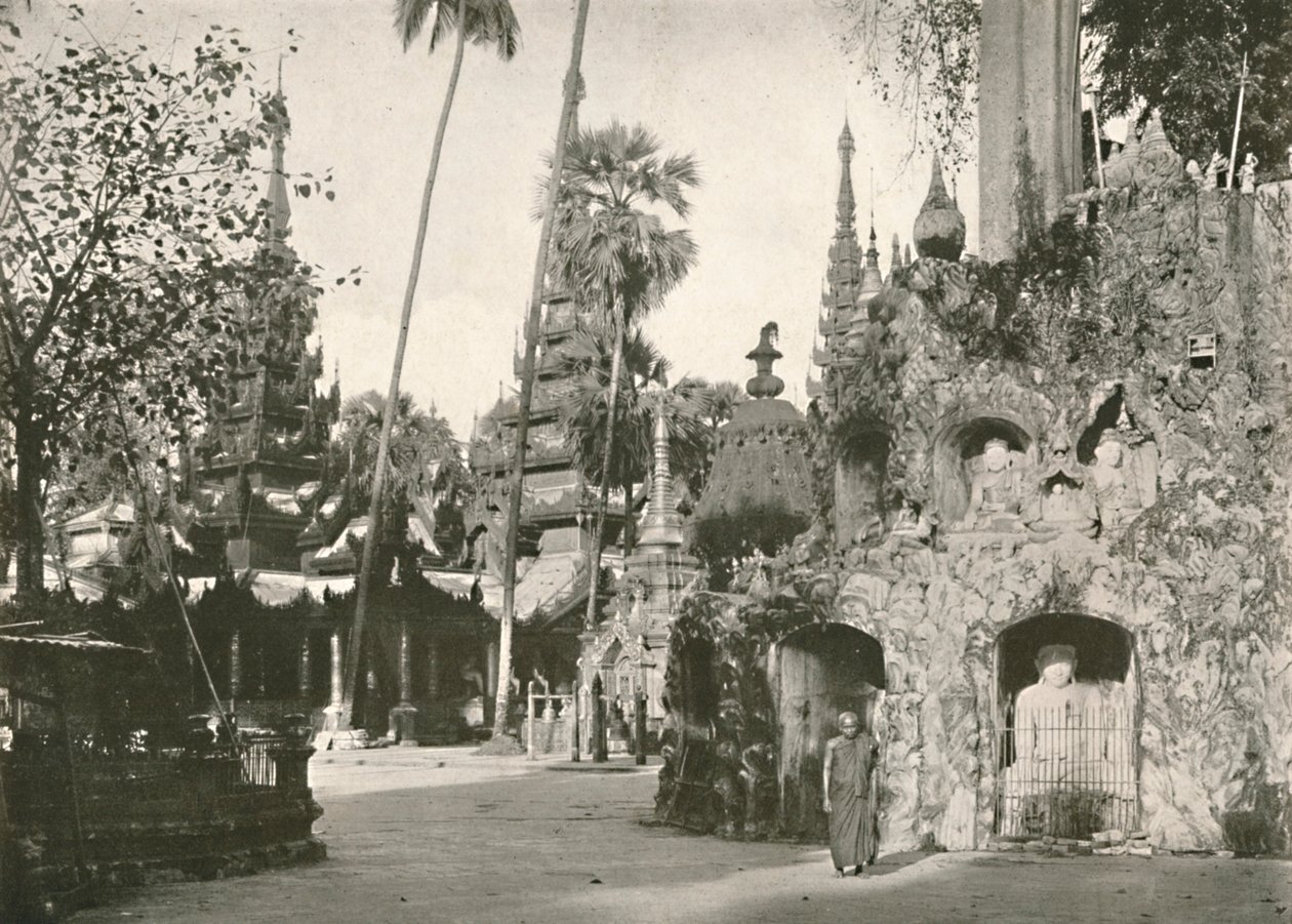 1900年仰光瑞达贡塔的神社。 作者 不明