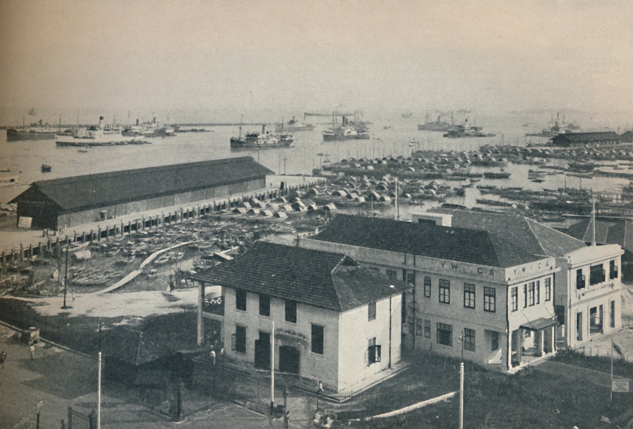 1937年，新加坡港总是挤满了许多类型和国籍的航运 作者 不明