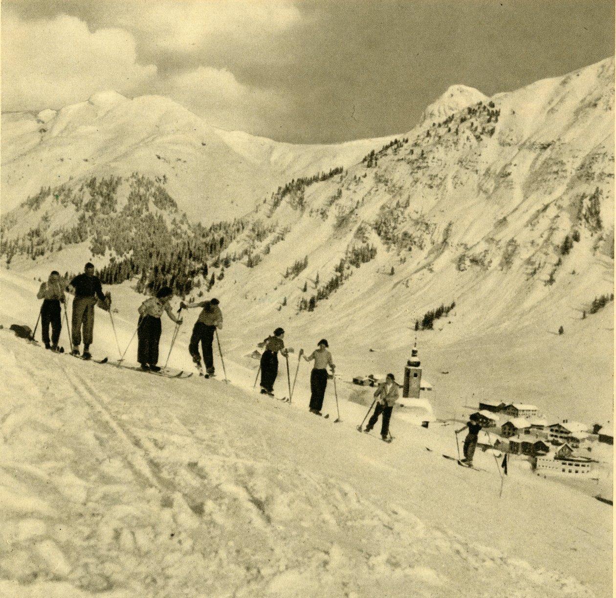 滑雪课，奥地利阿尔贝格，大约于1935年。 作者 不明
