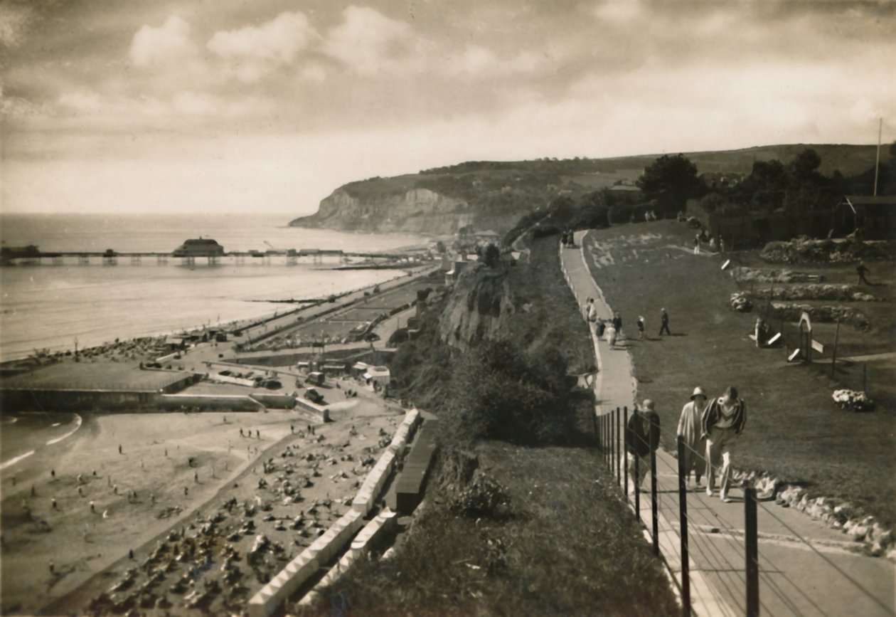 IW的小希望湾和尚克林码头，出自Cliff Walk，摄于1920年。 作者 不明