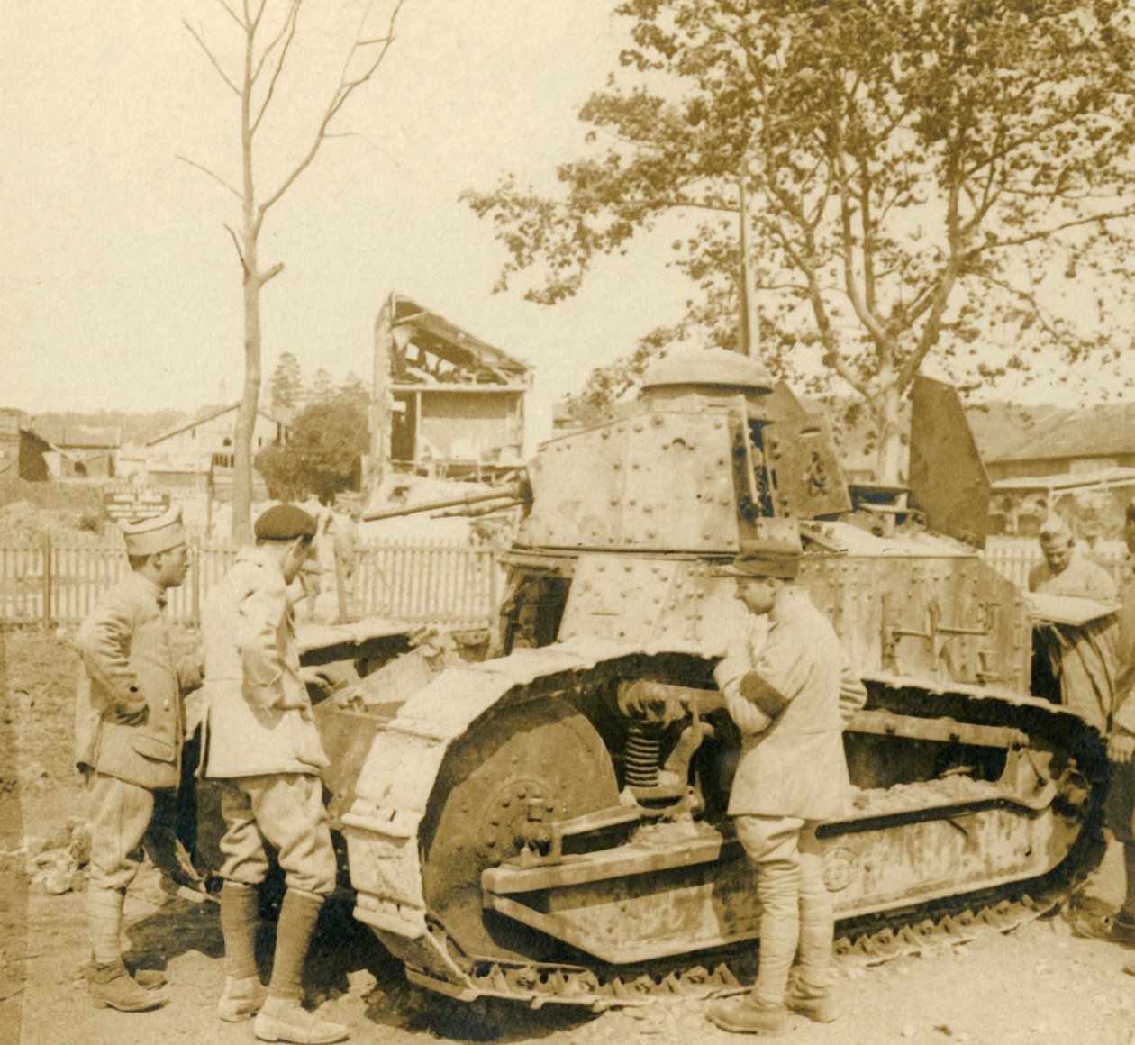 雷诺小型坦克C1914-C1918 作者 不明