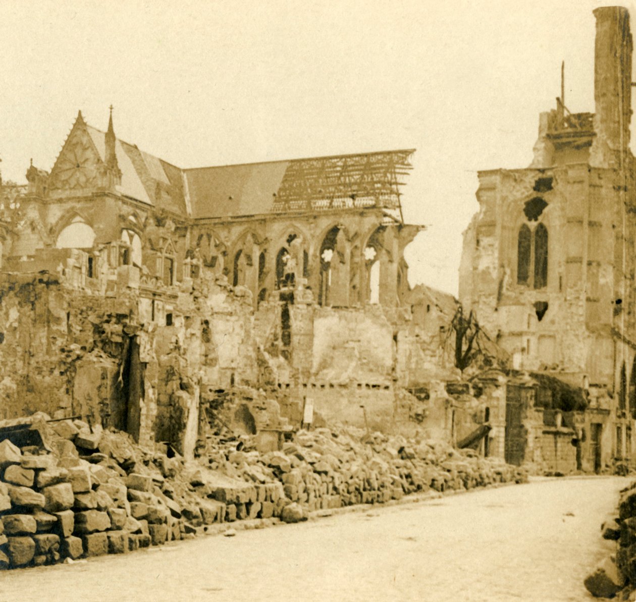 Soissons大教堂，法国北部Soissons，c1914-c1918。 作者 不明