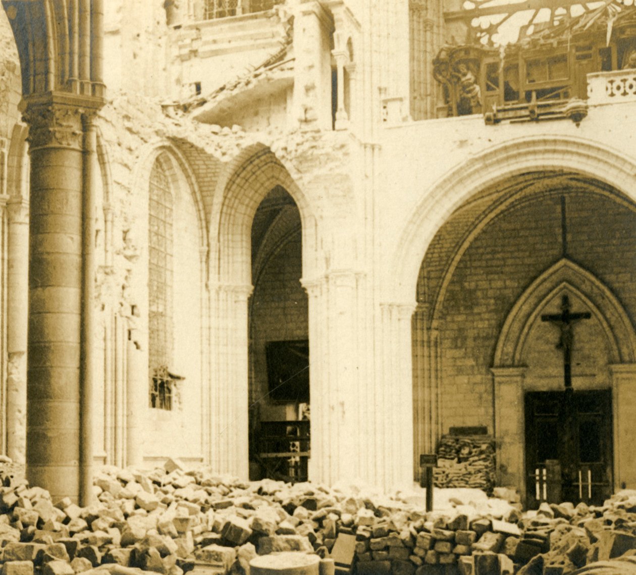 Soissons大教堂，法国北部Soissons，c1914-c1918 作者 不明