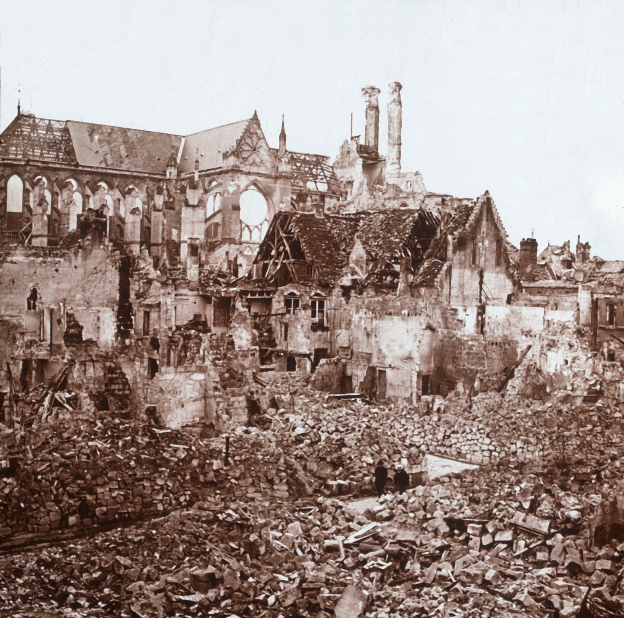 Soissons大教堂，法国北部Soissons，c1914-c1918。 作者 不明