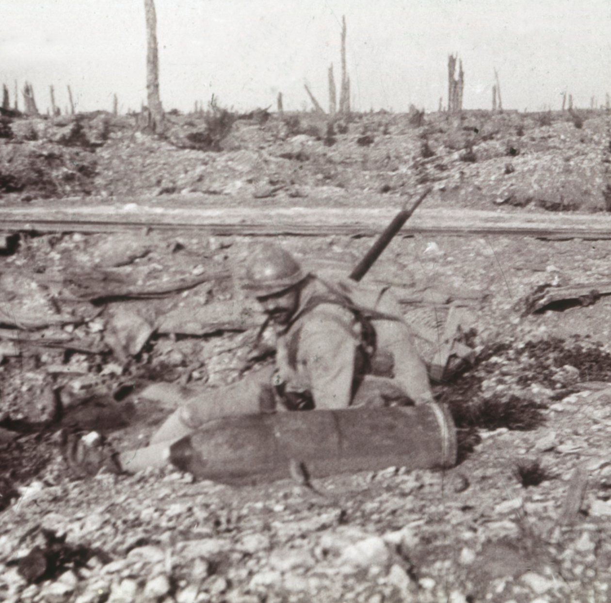 带外壳的士兵，法国北部凡尔登的博瓦斯·达·阿沃考特，c1914-c1918 作者 不明