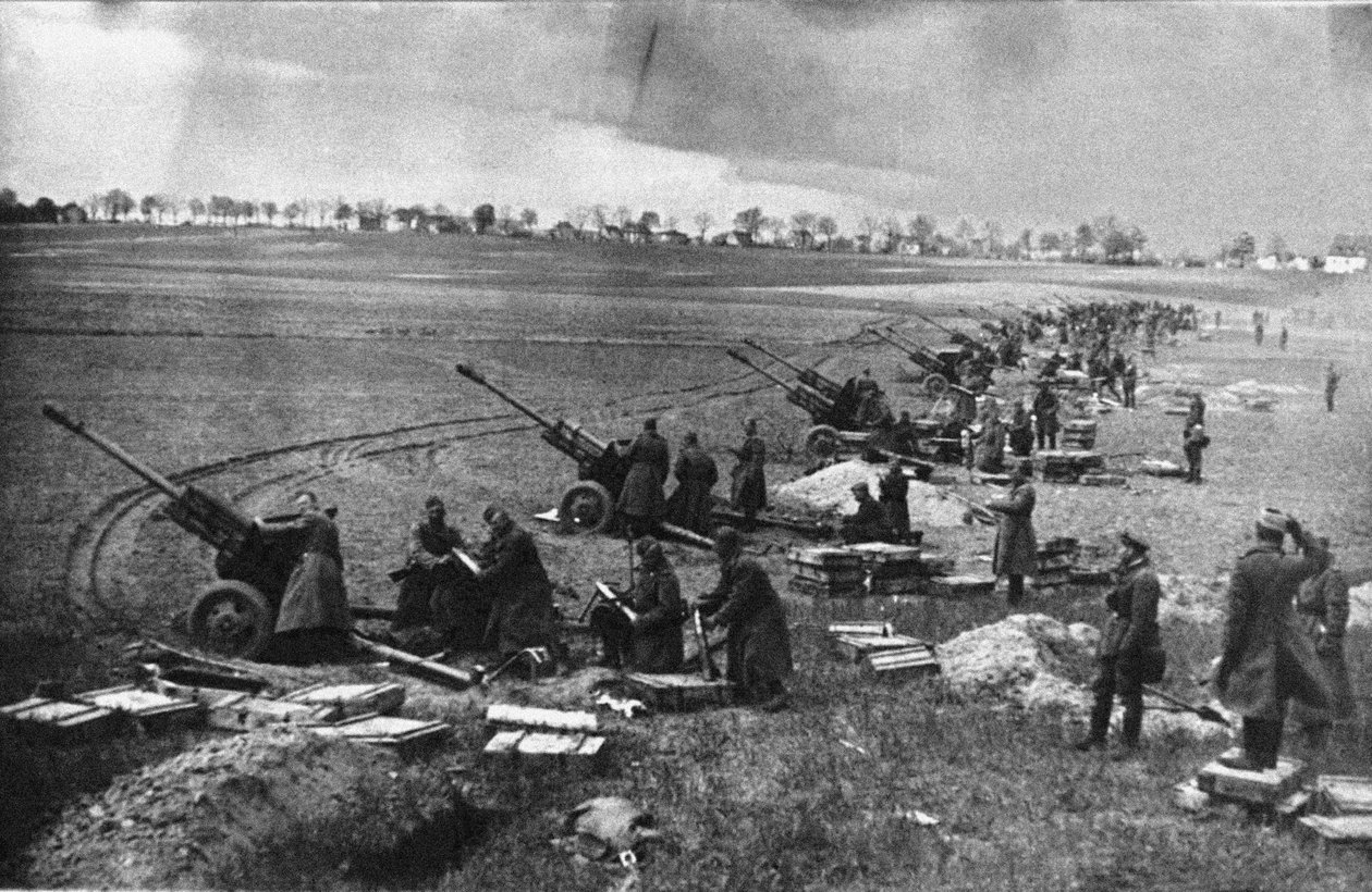 1945年4月，在Seelow高地的苏联炮兵 作者 不明