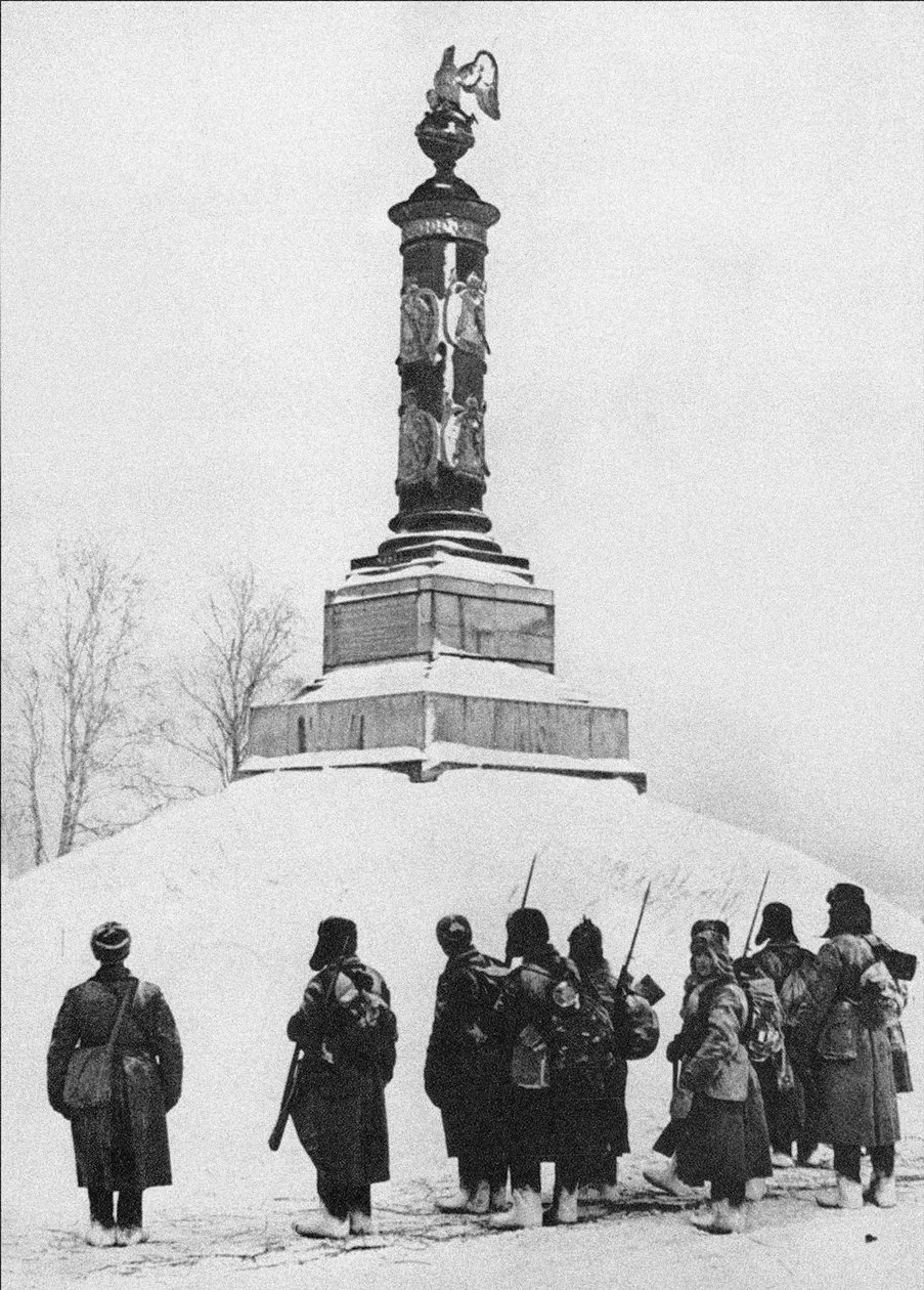 苏联士兵在Tarutino Kaluga村的1812年战争英雄纪念碑 作者 不明