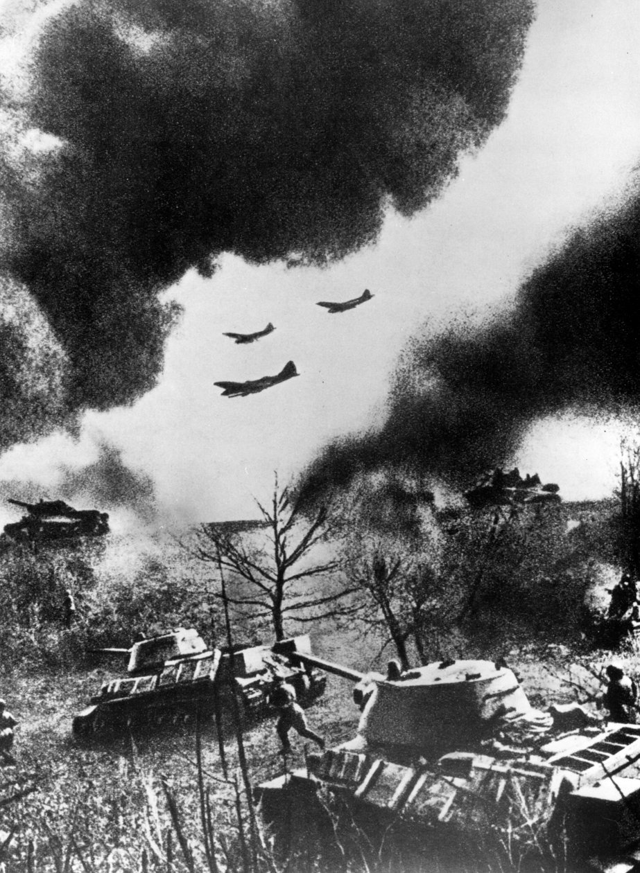 苏联坦克和飞机发动进攻，俄罗斯，1943年 作者 不明