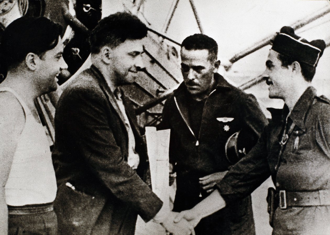 Spanish Civil War (1936-1939): Ilia Grigorievich Ehrenburg (1891-1967), Russian writer, on his arrival at Barcelona airport (Spain) (second from left), as a Soviet correspondent of the Civil War 作者 不明