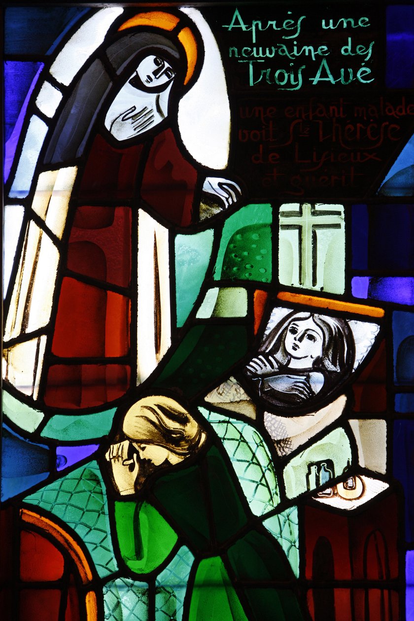 Stained glass depicting Sainte Therese de Lisieux healing a sick child in Notre-Dame-de-la-Trinite church , Blois, France 作者 不明