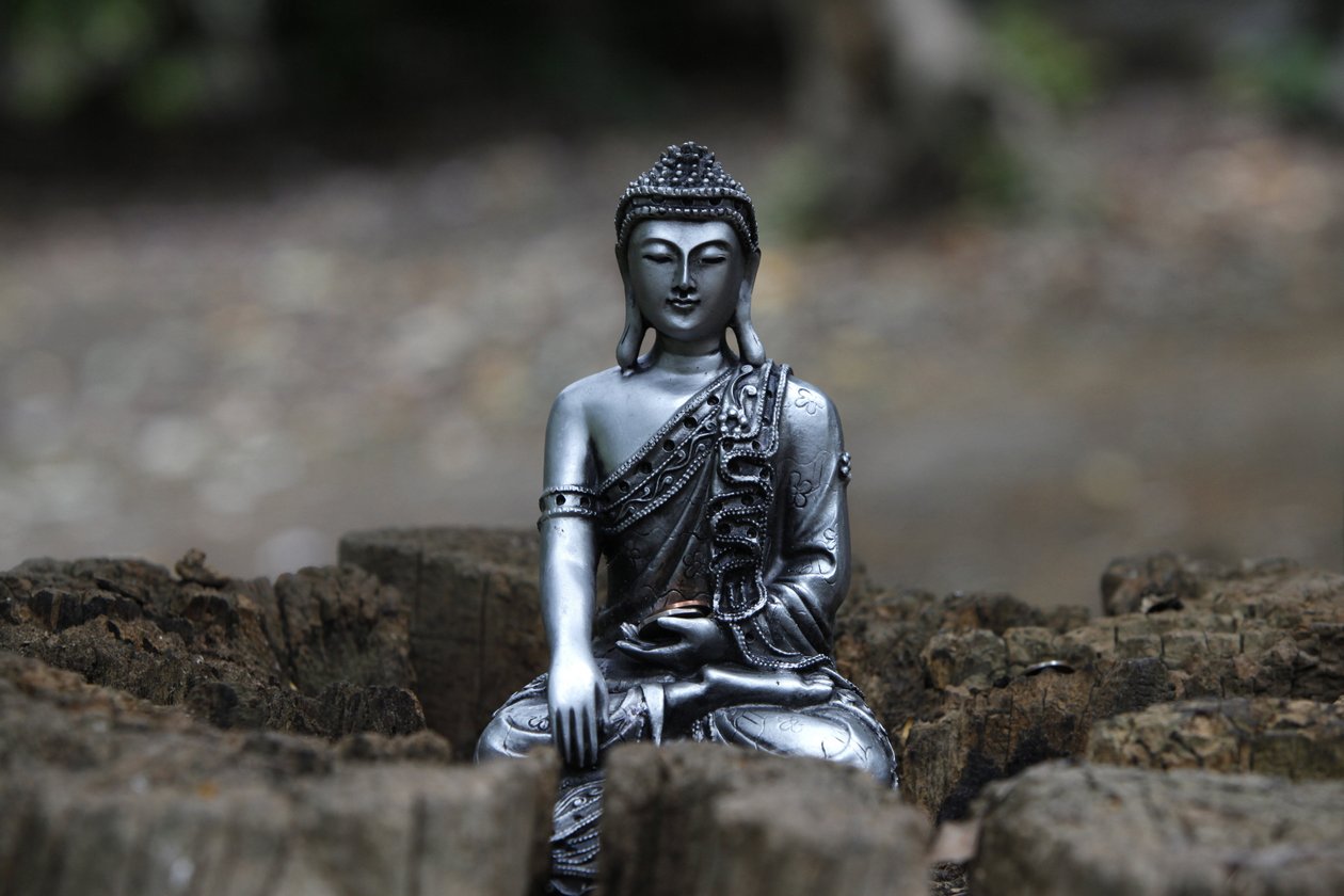 Statue in the garden of Buddhapadipa temple, Wimbledon, Grande-Bretagne 作者 不明