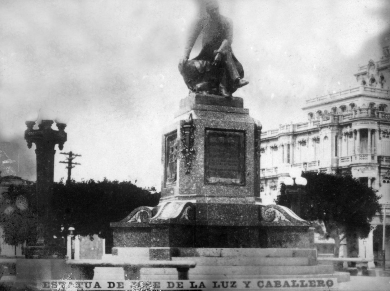 唐·何塞·德拉·卢兹·卡瓦列罗的雕像，1912年，1920年代 作者 不明