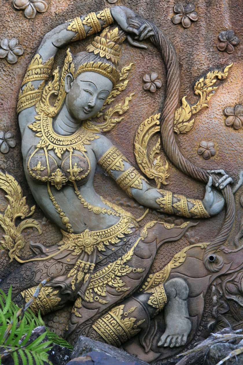 Phra Mae Thorani 地球女神保护佛的雕像。 仁平寺。 万象。 老挝，20151029，老挝万象 作者 不明