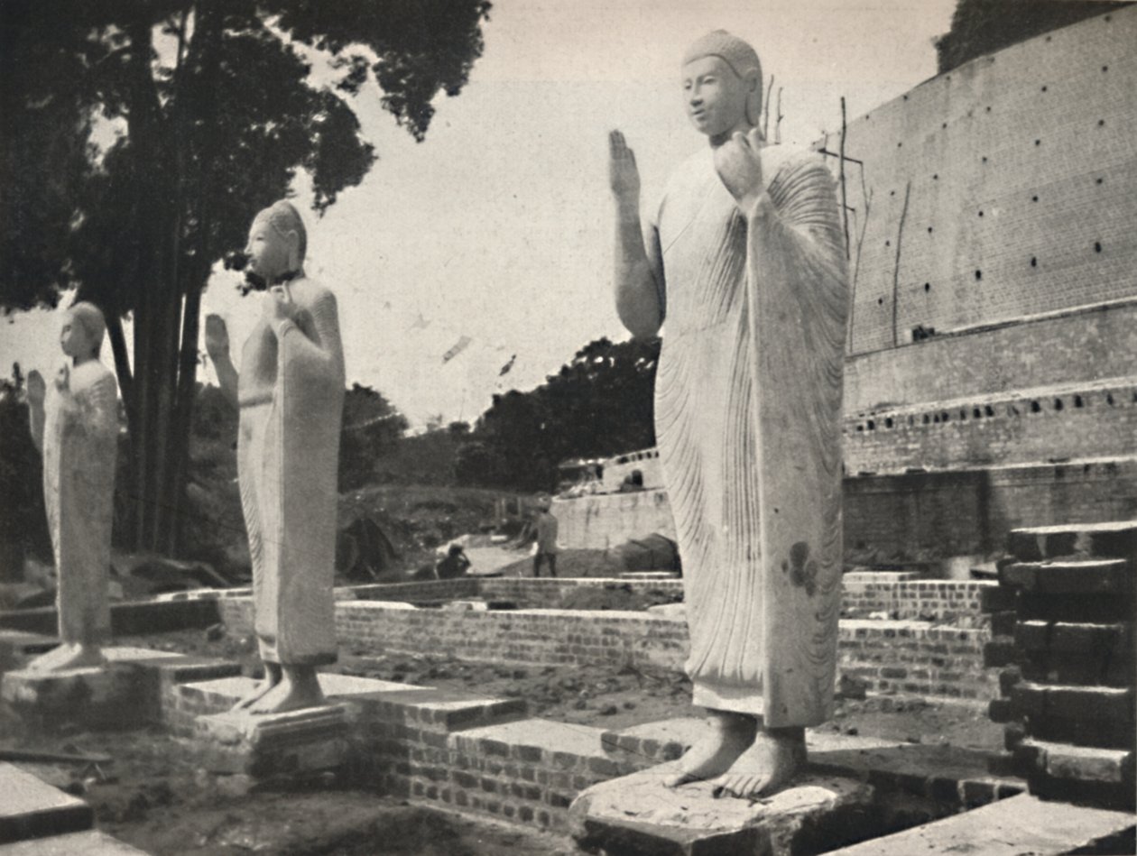 Ruwanwali Dagoba前面的石像，阿努拉德普勒，1926年恢复 作者 不明