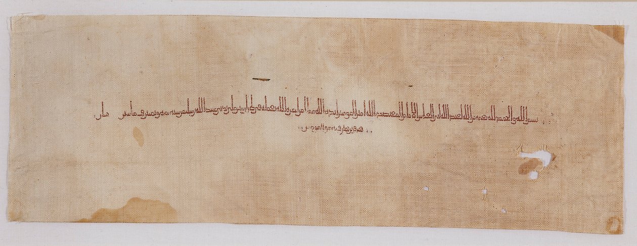带有库法文字的提拉兹带的纺织品碎片，900-901年 作者 不明