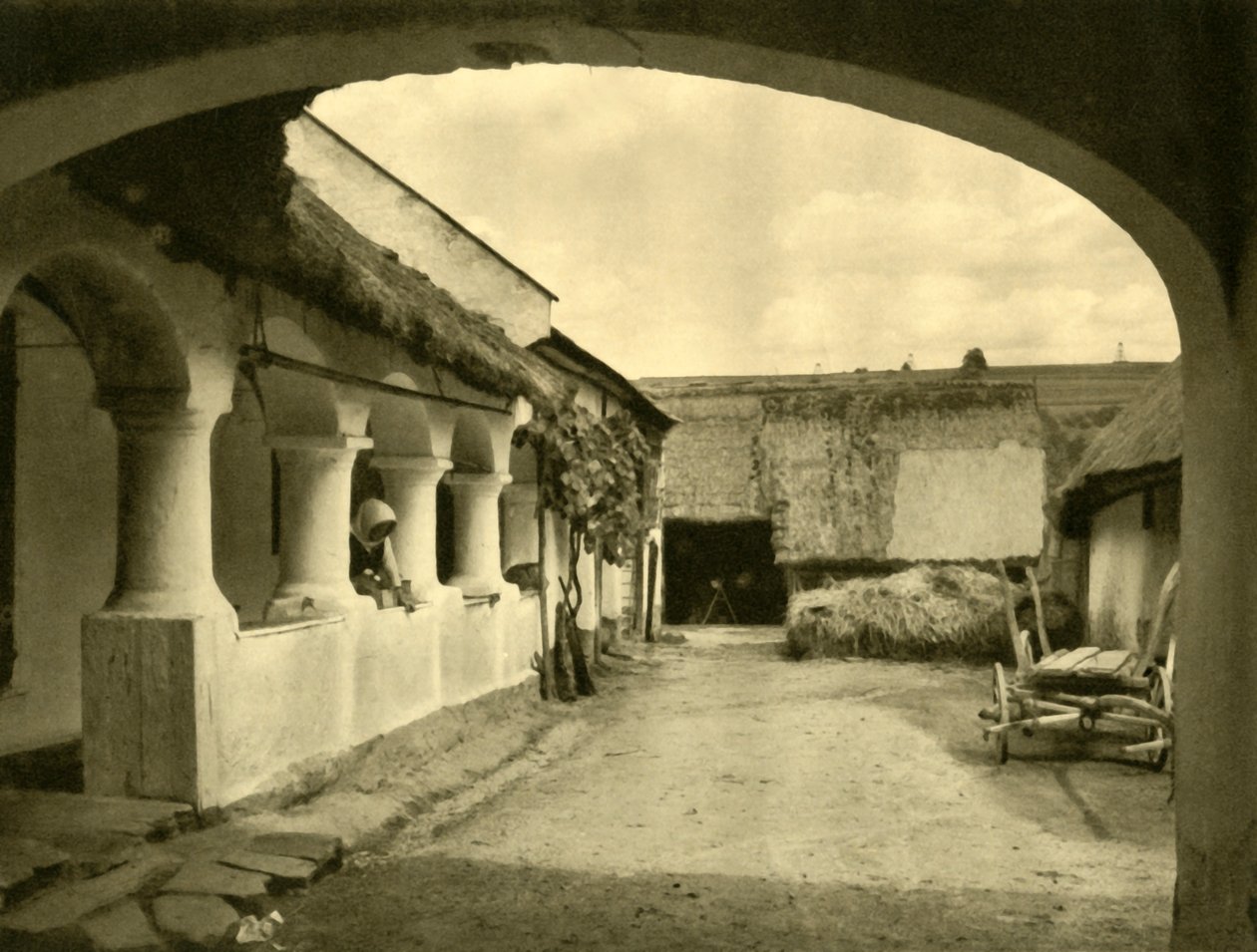 奥地利布尔根兰州Oberschützen的Arkadenhof，约建于1935年。 作者 不明