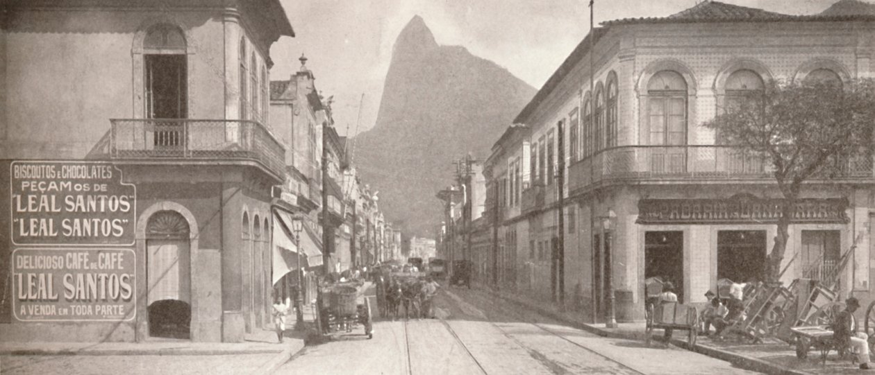 时尚的Rua Sao Clemente的Botafogo尽头。远处的科尔科瓦多，1914年 作者 不明