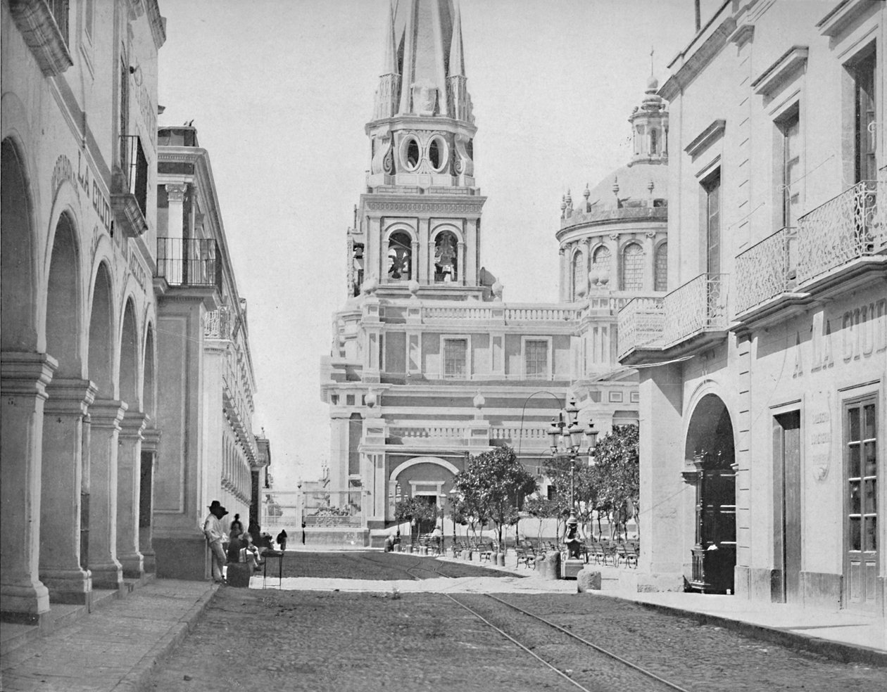 墨西哥瓜达拉哈拉大教堂，c1897年。 作者 不明