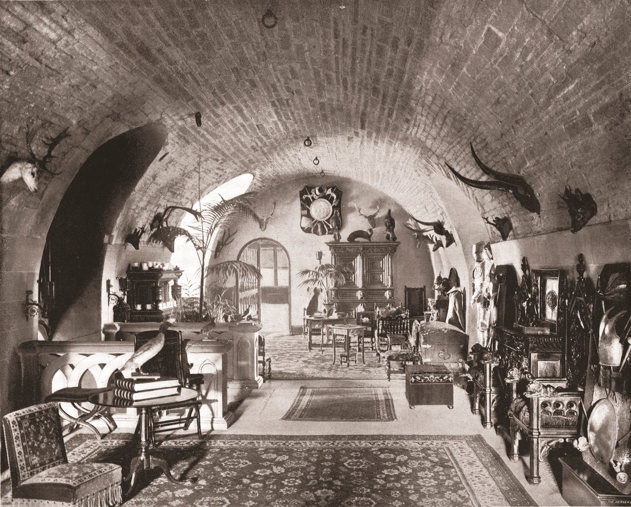 地穴，格拉米斯城堡，苏格兰福尔弗，1894年。 作者 不明
