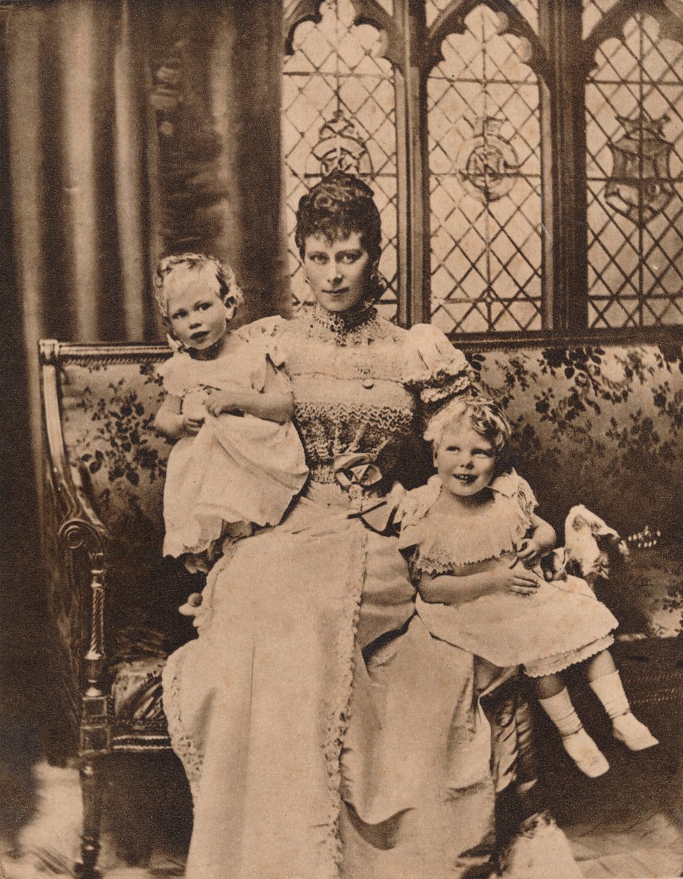 约克公爵夫人与她的两个儿子爱德华王子和艾伯特亲王，大约在1897年1935年 作者 不明
