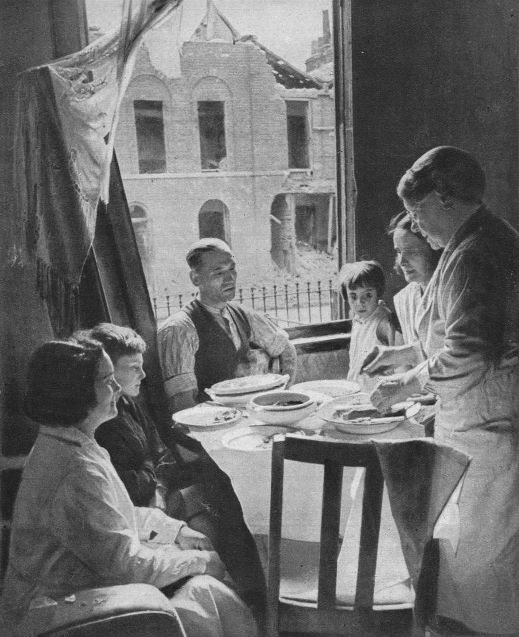 家庭必须吃饭，c1940 1942年 作者 不明