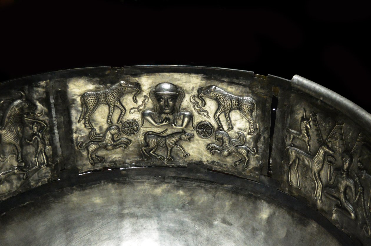 The Gundestrup cauldron (photo) 作者 不明