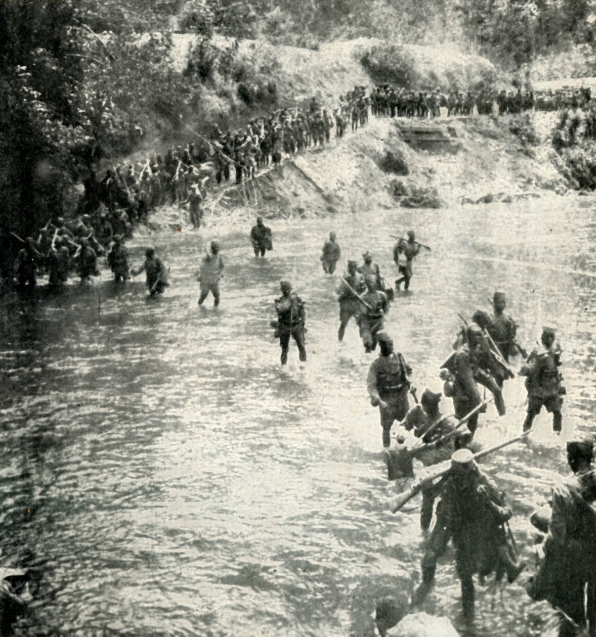 国王非洲步枪穿越如乌河，德国东非，1919年。 作者 不明
