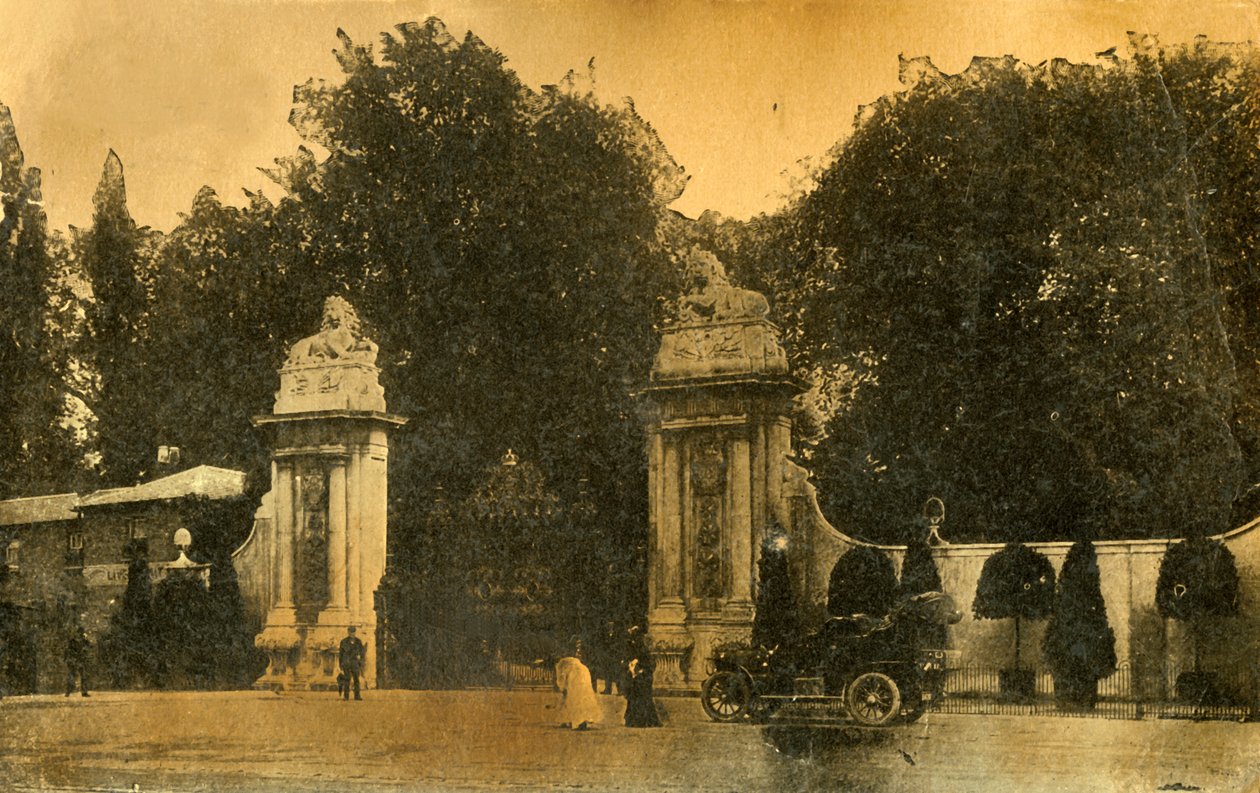 狮子门，汉普顿法院，伦敦，1910年。 作者 不明