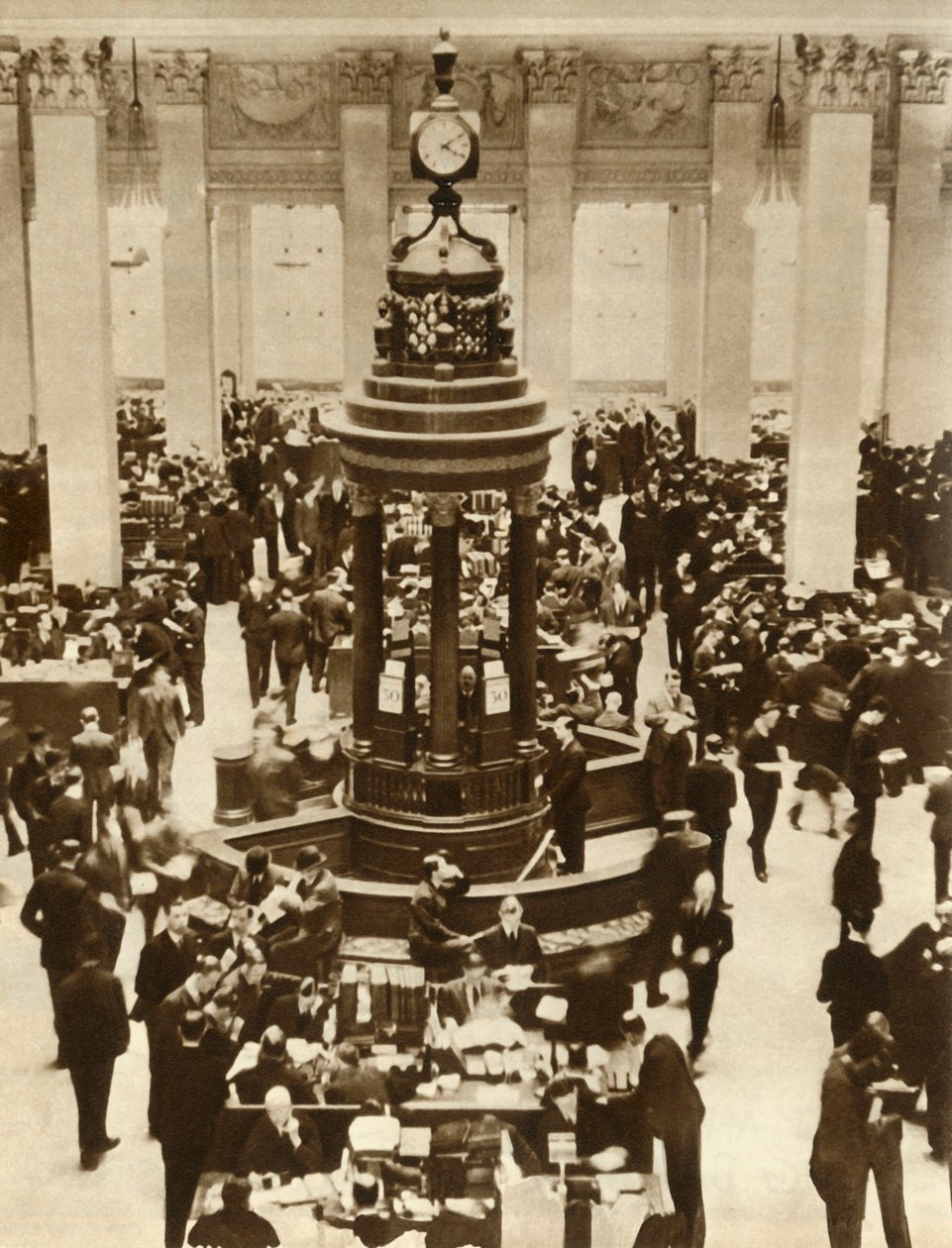 1933年，伦敦劳埃德（Lloyds）包销室的卢汀·贝尔（Lutine Bell），1935年。 作者 不明