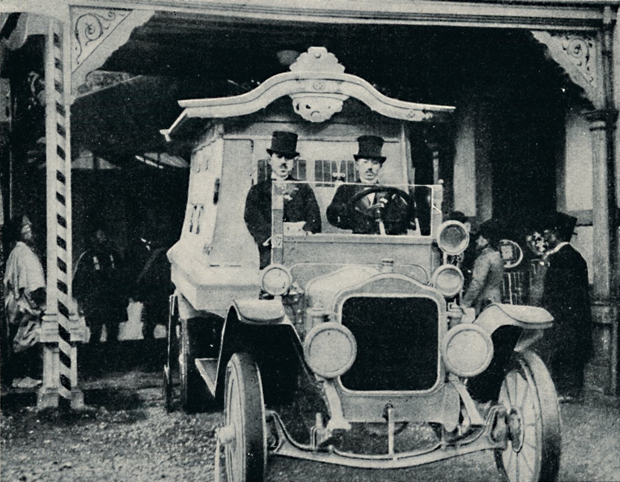 东方服饰摩托马戏团，c1935 作者 不明