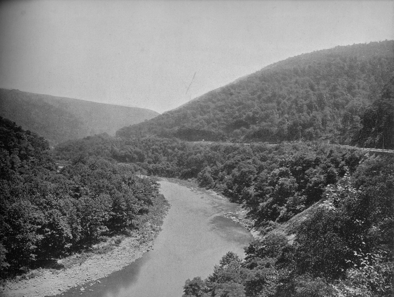 The Packsaddle，宾夕法尼亚州阿勒格尼山脉，c1897。 作者 不明