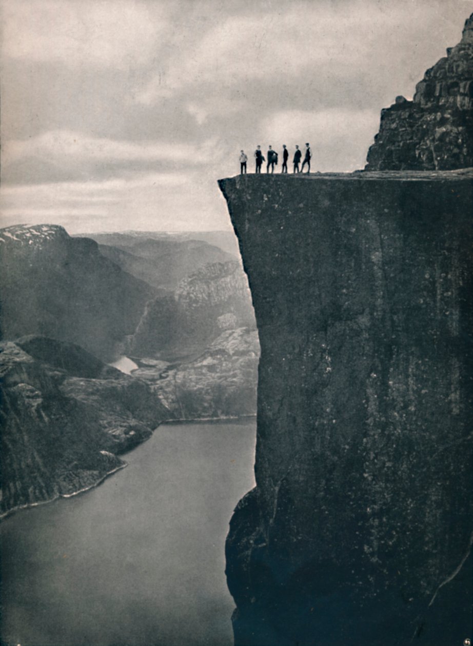 1914年在吕瑟峡湾（Lysefjord）的讲坛。 作者 不明