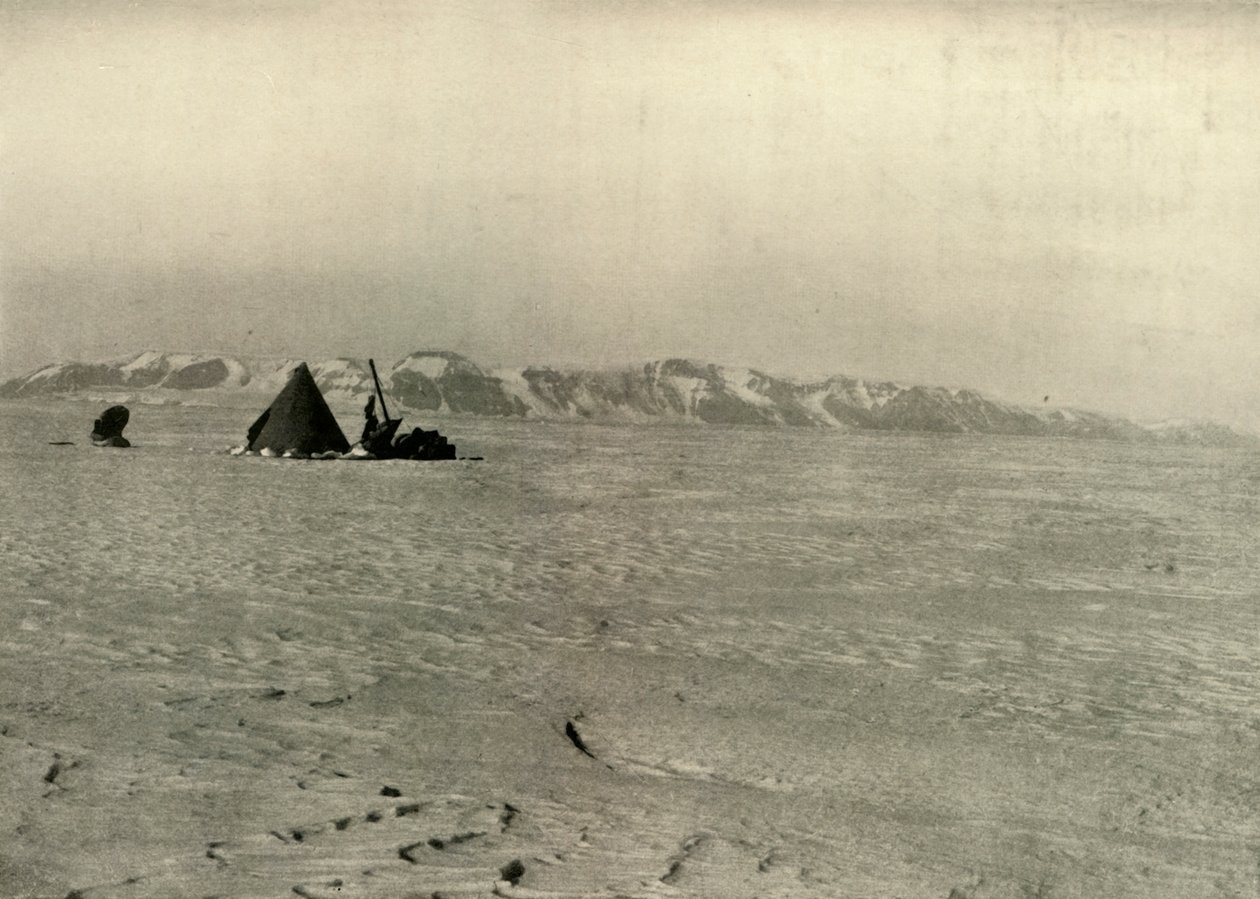 亚历山德拉女王山脉（Queen Alexandra Range），拍摄于冰川下，1909年，1909年 作者 不明