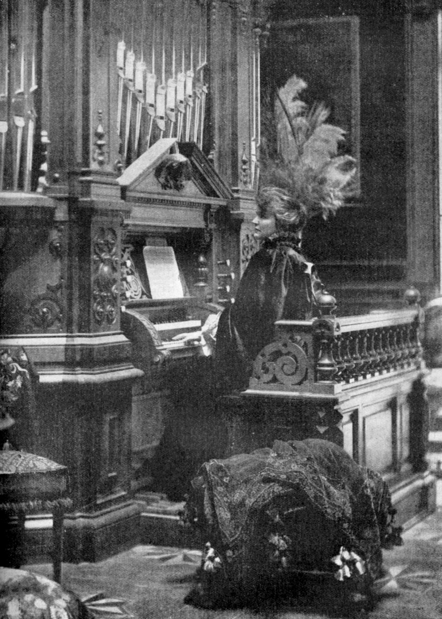 罗马尼亚女皇演奏风琴，1904年 作者 不明