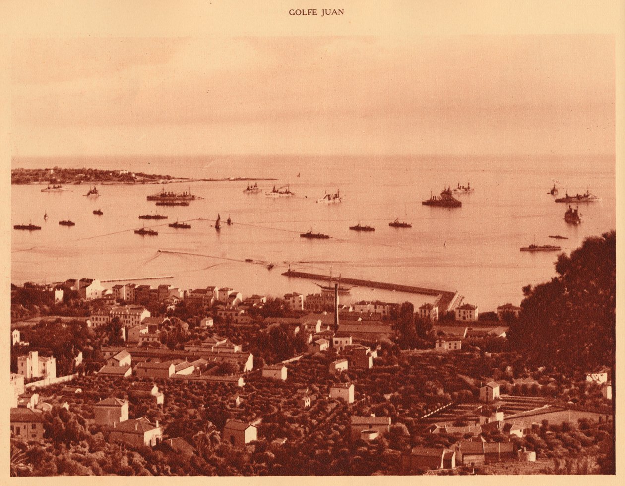 1930年，在Golfe-Juan的Roadstead中队。 作者 不明