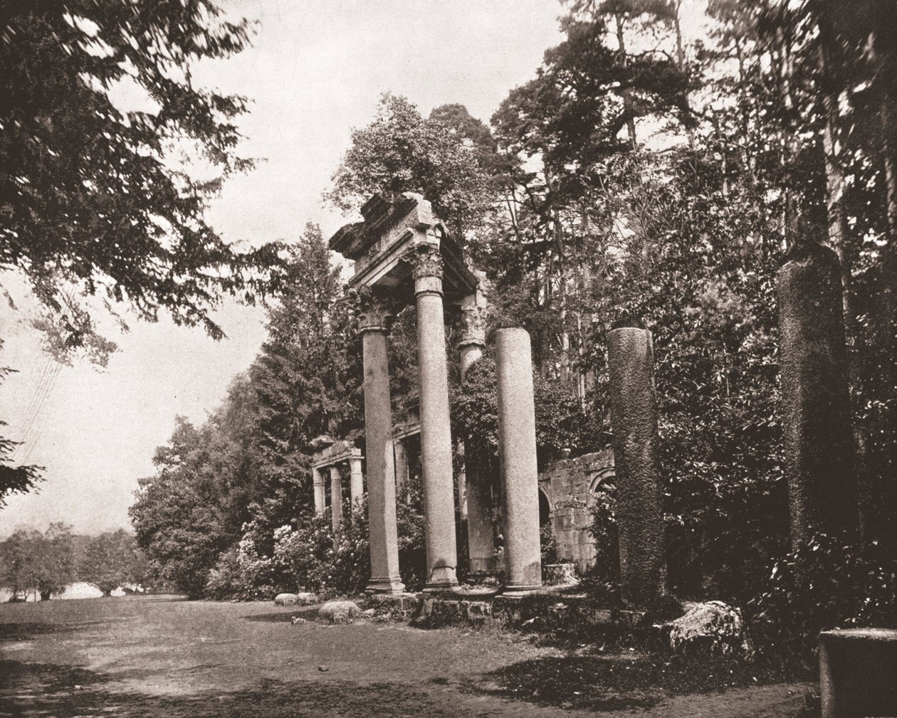 奥古斯都神庙，弗吉尼亚水，萨里，1894年。 作者 不明