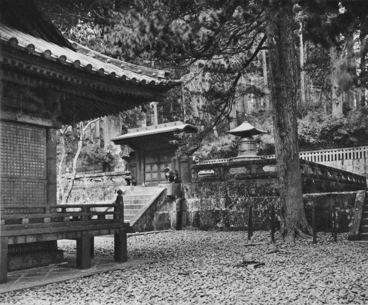 德川王朝创建者家康陵，1926年在日光市 作者 不明