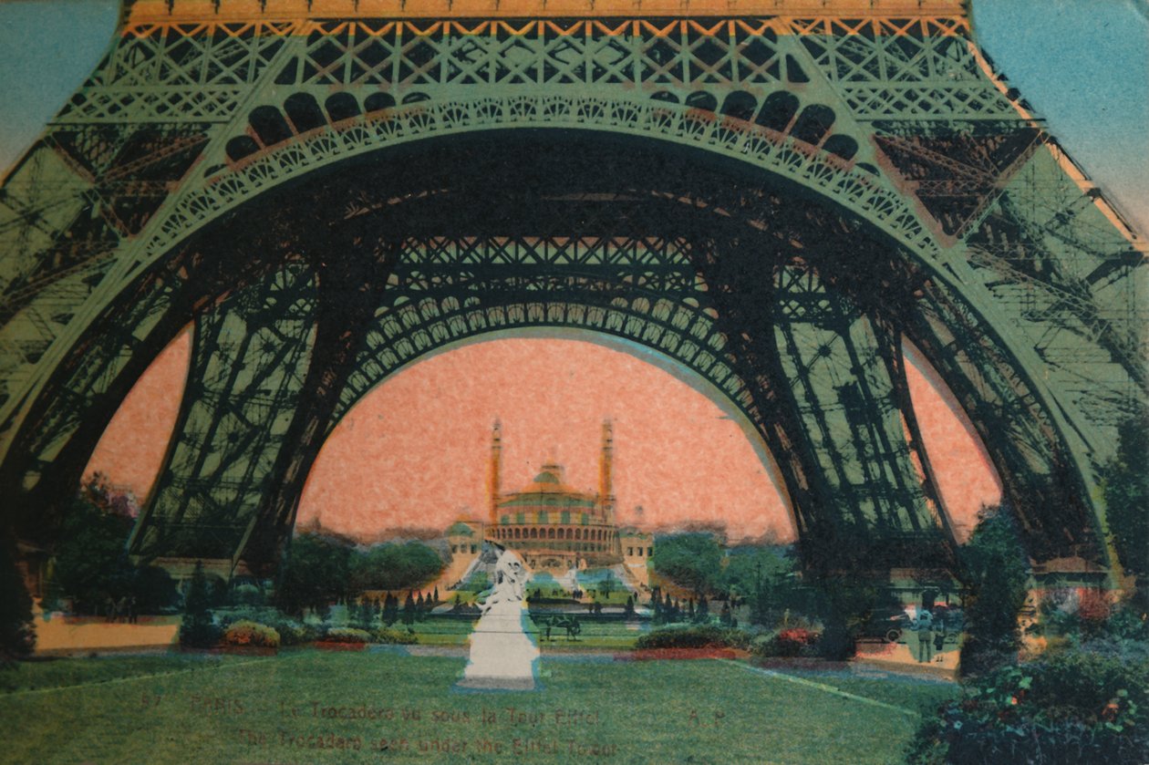巴黎埃菲尔铁塔下看到的Trocadéro，约1920年 作者 不明
