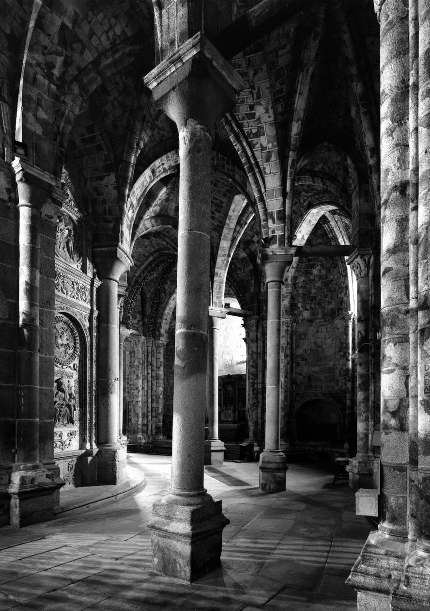 The ambulatory and the so-called Radiant Chapel. Cathedrale Saint Savior. 12th-15th century. Avila, Spain 作者 不明